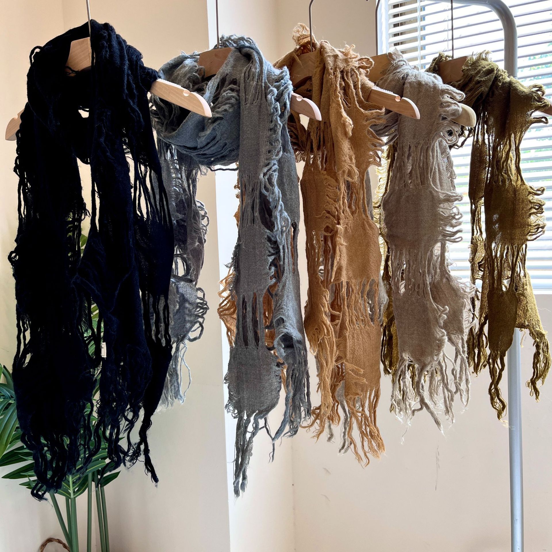 2025 New Fashion Ripped Hole T - Wool Scarf Men incelemesi ve fiyatı